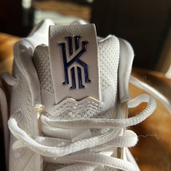 Nike Kyrie 4–Uncle Drew - Picture 7 of 8